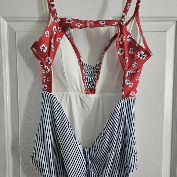 Modcloth one piece bathing suit - Picture 5 of 5
